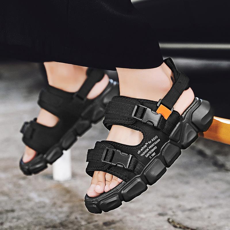 

Новые сандалии мужские крутые шлепанцы летние дышащие трендовые студенческие пляжная обувь нескользящие оптом 44 чёрный