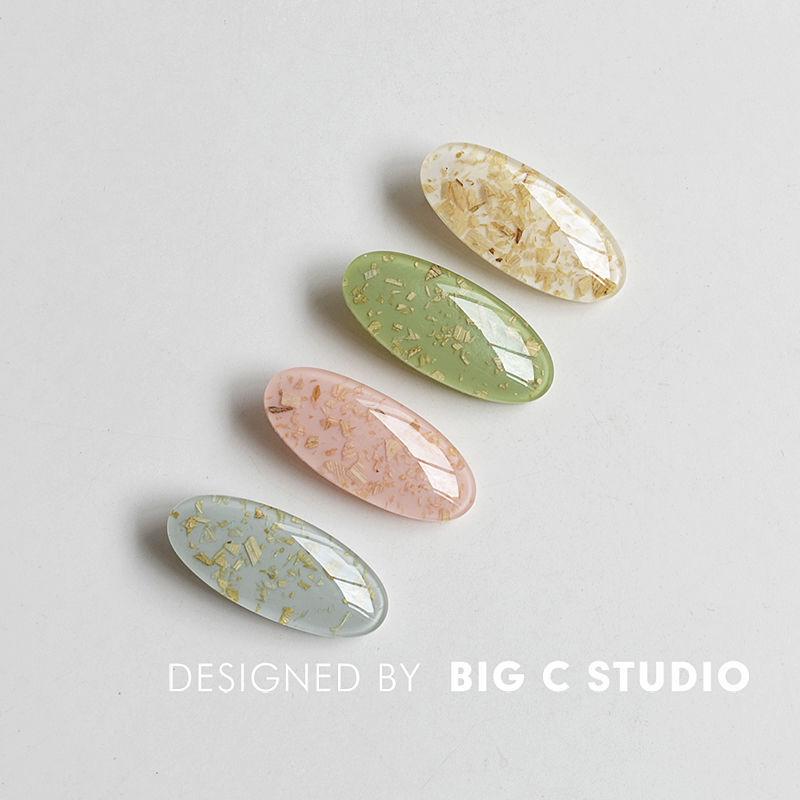 

Japanese-Style Geometric Bangs Clip: Cute, Colorful Acrylic Oval Design