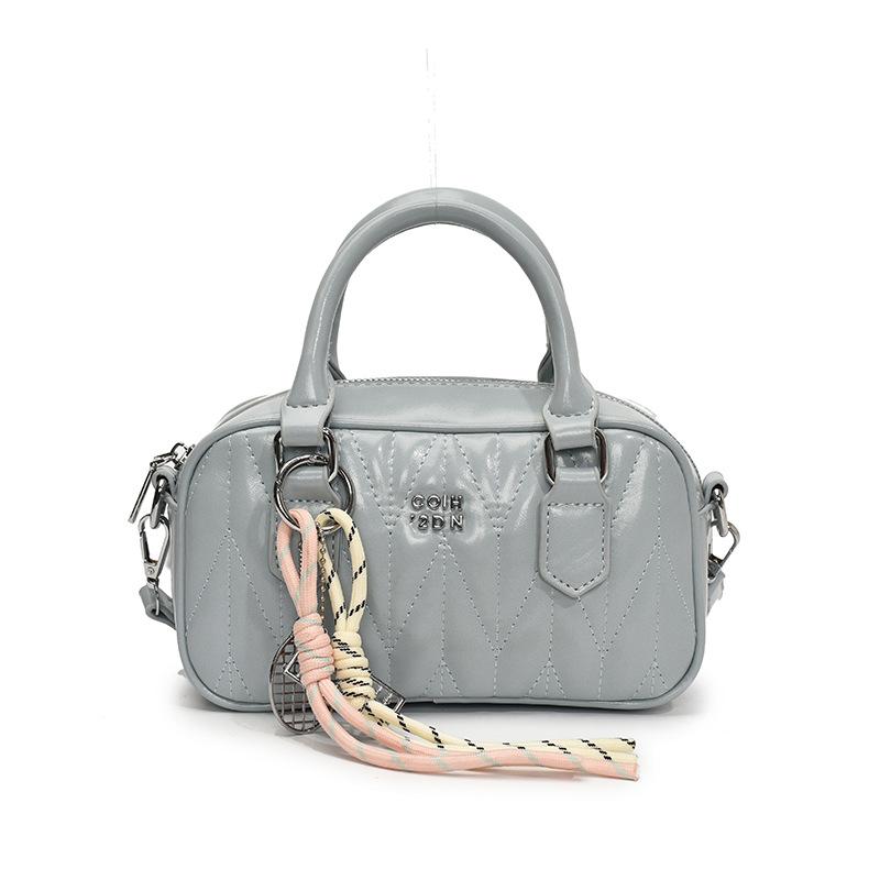 Women's bag 2025 new messenger bag spring and summer small square bag niche design high sense women's shoulder portable diamond bag