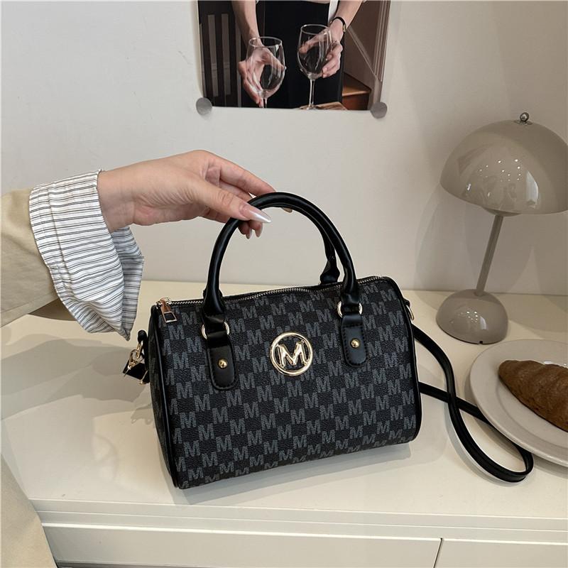 

Autumn new popular printed fashion small square bag women s relaxation leisure commuting large capacity versatile messenger bag чёрный