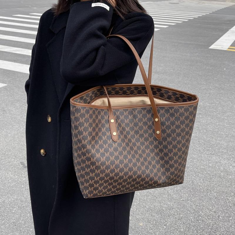 Morning Eight Commuter Large-capacity Tote Bag Women's 2026 Early Spring New Light Luxury Single Shoulder Underarm Bag