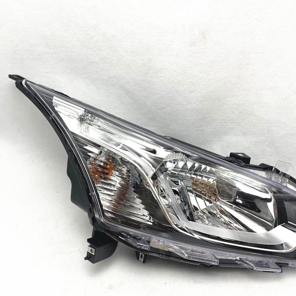 Compatible Headlight Assembly for 2015-2016 Chevrolet Cruze Classic