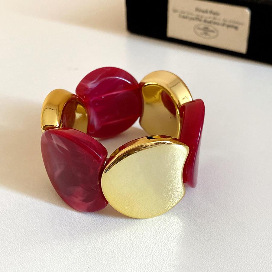 French Geometric Resin Bracelet: Irregular, Retro, Versatile, High-End Fashion Jewelry.