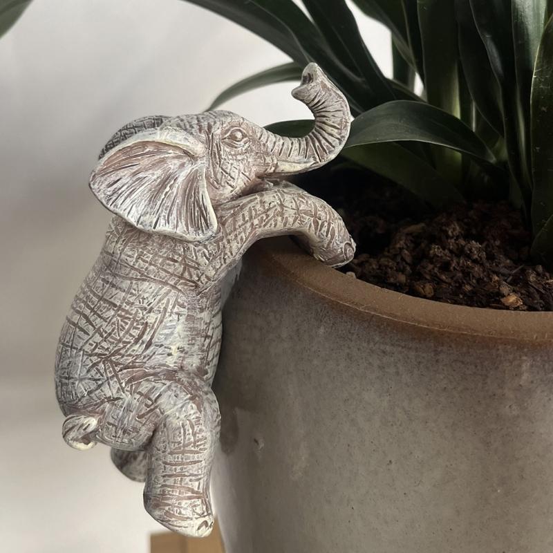 Cute Climbing Elephant Flower Pot Hugging Figurines Resin Hanging Elephant Statue Planter Pot Decorations for Home Garden