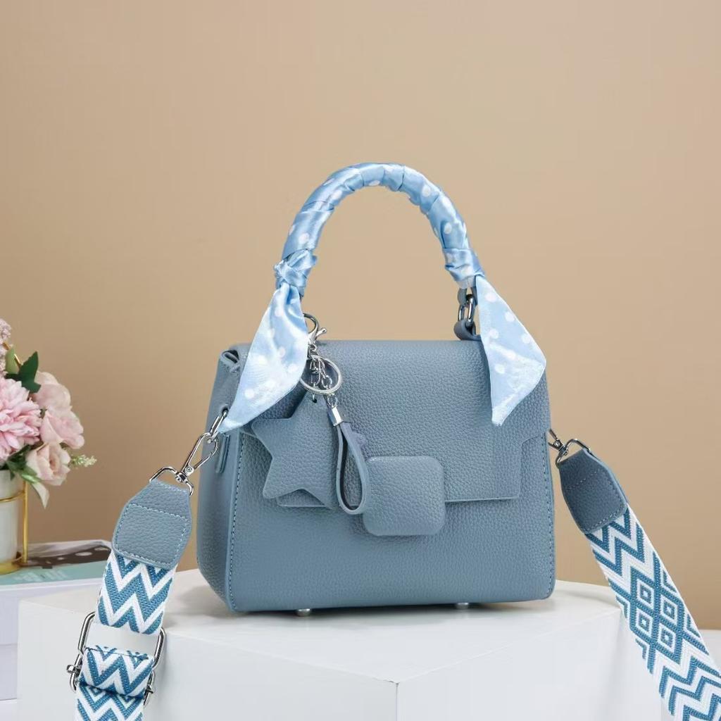 Bag Women's 2026 New Korean Fashion Messenger Bag Large Capacity Temperament Shoulder Small Square Bag Commuter Women's Bag Bgas
