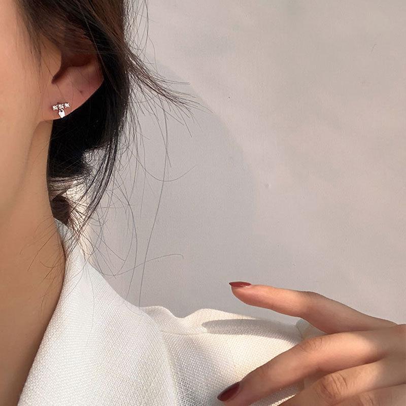 Fünfzackiger Stern Kleine Diamant-Kombinationsohrringe Einfaches kleines und exquisites Temperament für Damen zur Pflege trendiger Ohrpiercing-Ohrringe