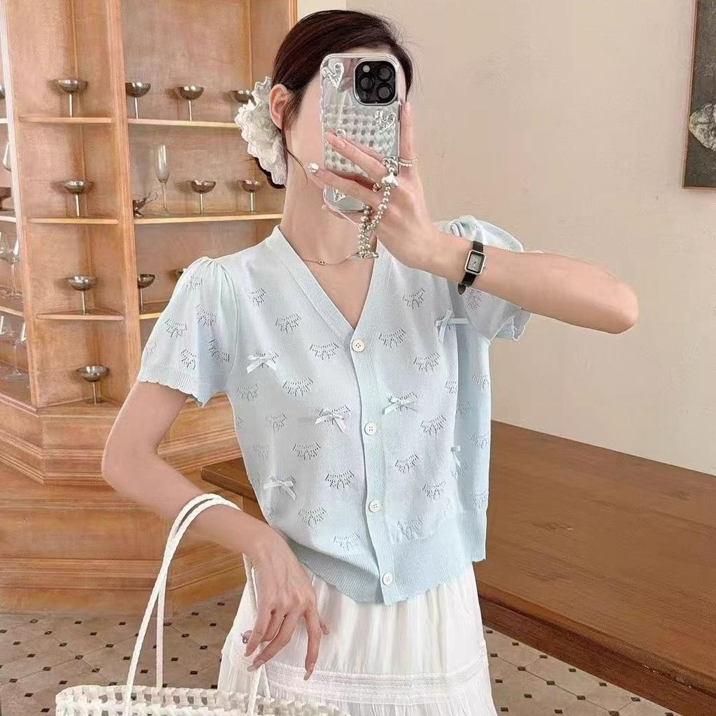 A Short Women's Summer Knitted Top with A Court Style and French Gentle Charm
