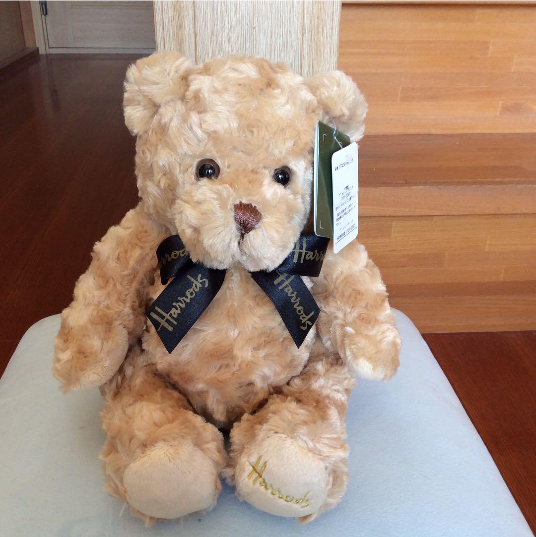 

[USED] This is a teddy bear from Harrods, a long-established British department store.