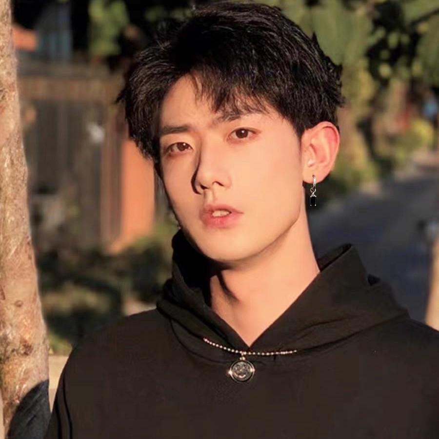 Retro High-End Non-Pierced Men's Earrings: Niche Design and Cold Style