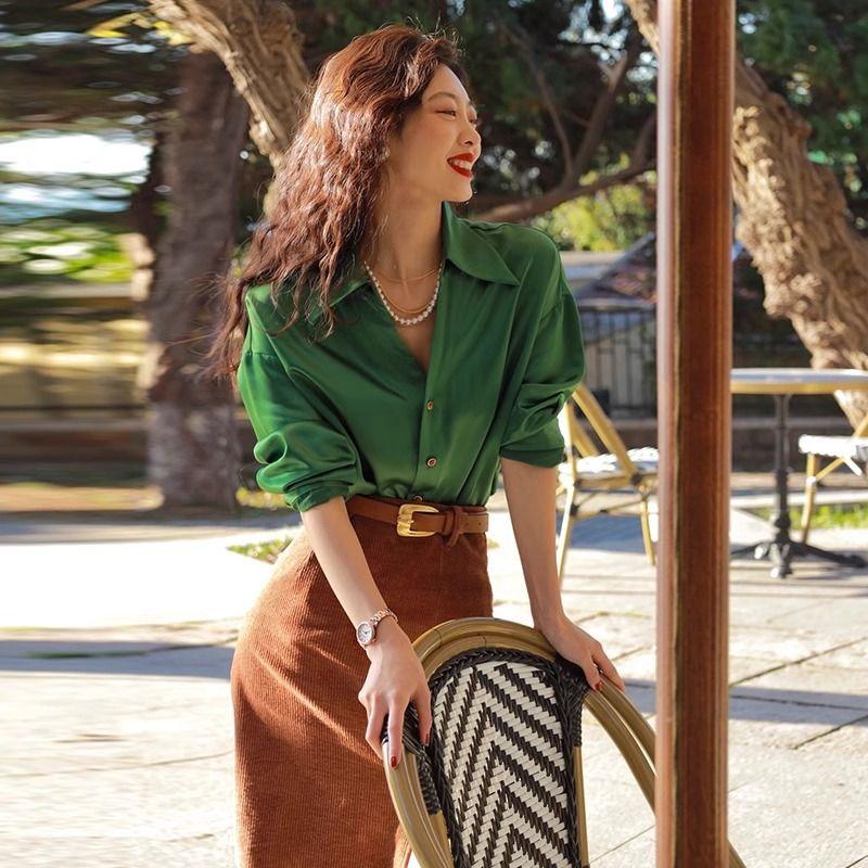 

Станция 2025 Осенняя одежда Новое поступление Изящный европейский и американский ветер Западный стиль Рубашка Юбка Светская львица Взрослая Женственная Женщина Высокая Холодная Юбка Green shirt + Brown overskirt XL