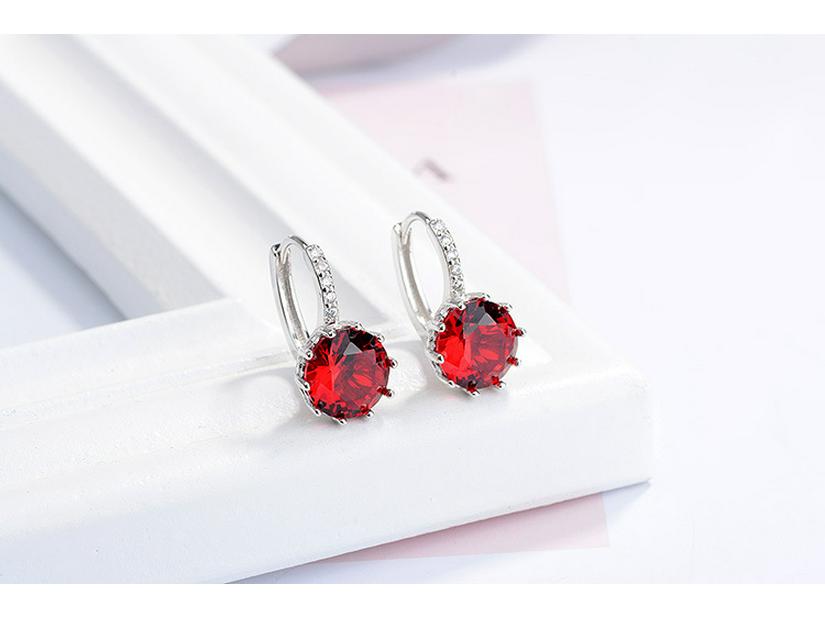 Elegant Multicolored Diamond Earrings for Women: Simple, Versatile, and Sophisticated