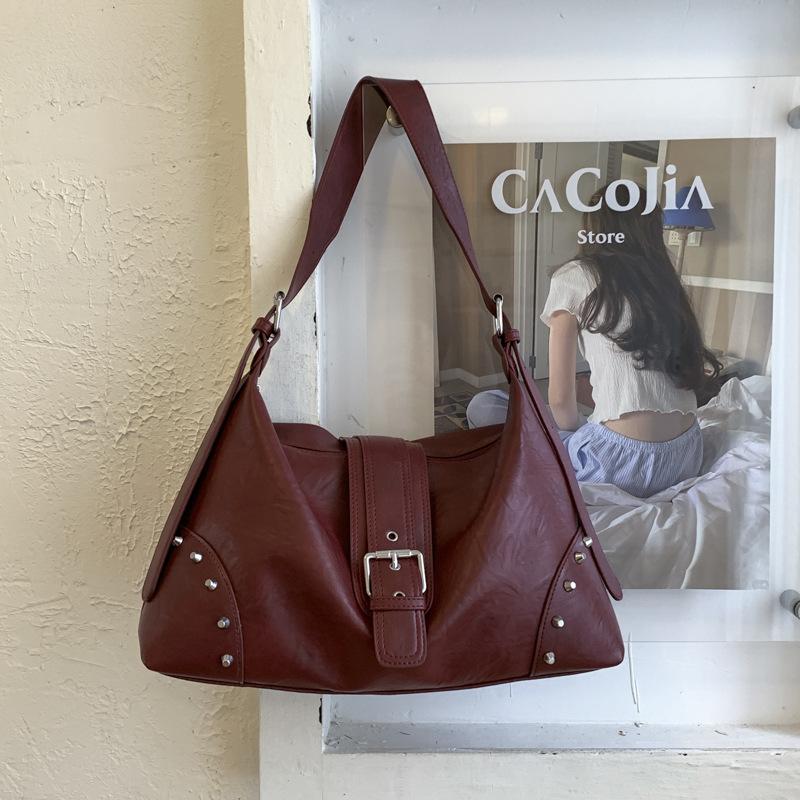 Retro Rivet Soft PU Leather Women's Shoulder Bags Large Capacity Ladies Messenger Bag Female Studded Tote Handbags Casual Use