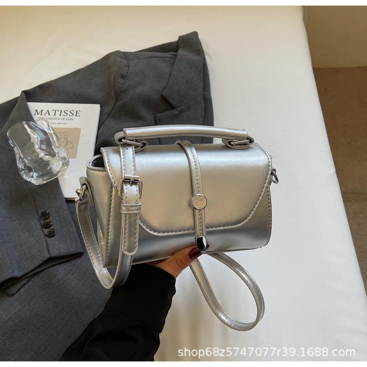 2025 Baguette Bag Messenger Bag Women's Korean Version New Fashion Simple Retro Versatile Commuter Shoulder Bag