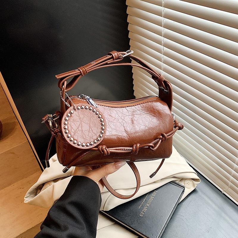 

Handbag Women s Summer New Pillow Bag Simple Shoulder Bag Commuter Texture Messenger Bag коричневий