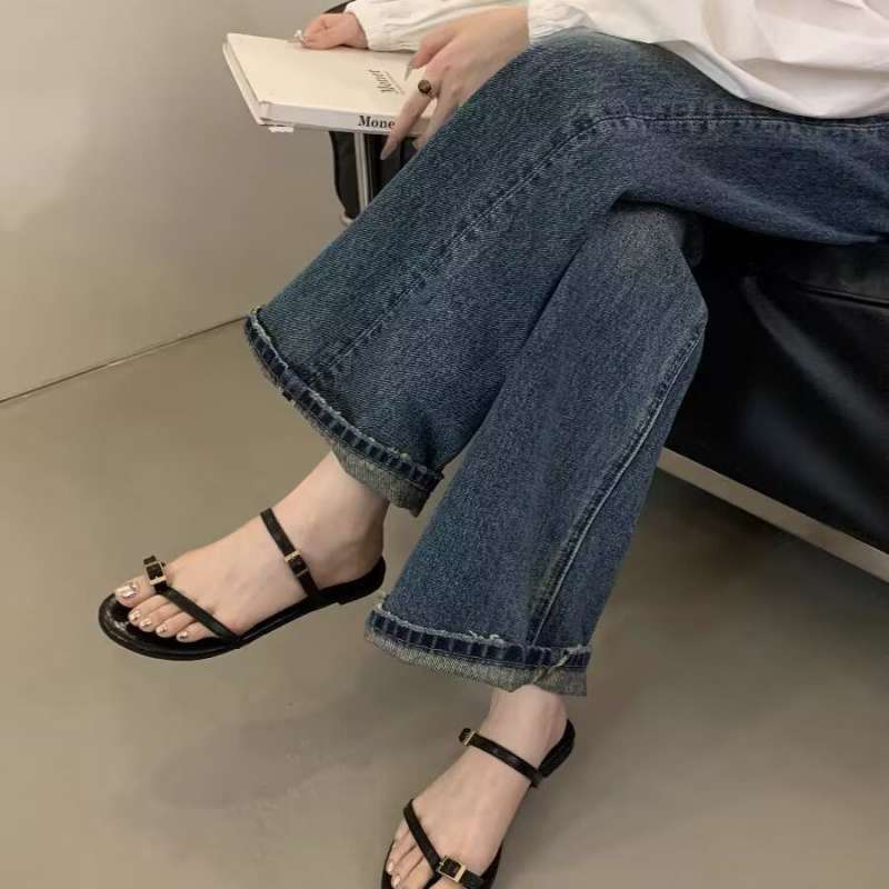 Flat Bottom Simple and Versatile Small Sandals Outside Women's Shoes Spring and Summer 2025 New Retro Belt Buckle Roman Sandals