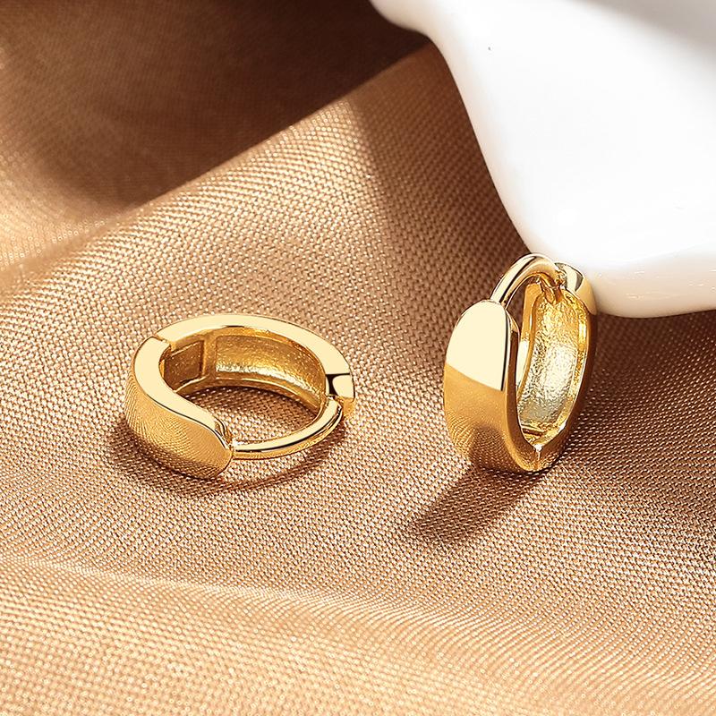 

Men S Earrings, Trendy Women S Cool And Handsome Wide-Faced Plain Rings, Ear Buckles, Simple Personality, Niche, High-End Sensitive Glossy Earrings. золотой