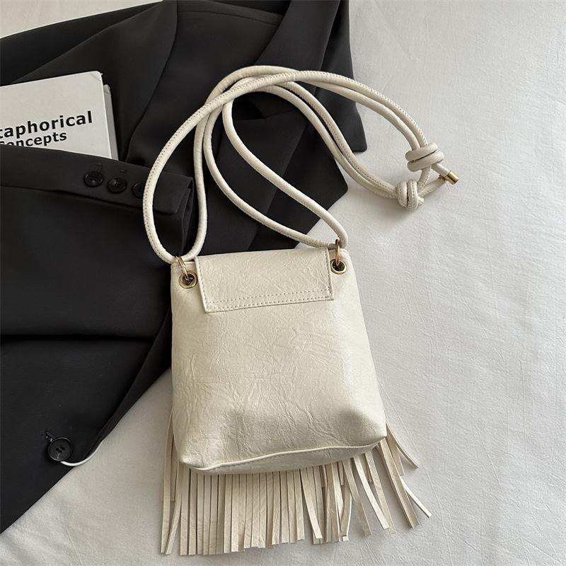 2025 New Trend Niche Design Fringed Mobile Phone Bag Women's Hand Shoulder Messenger Bag Retro Hong Kong Style Bucket Bag
