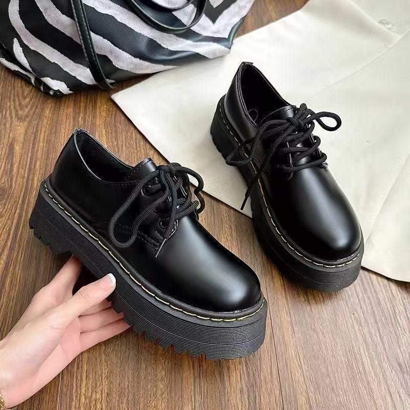 

Маленькие кожаные туфли женские осенние новые на толстой подошве в стиле ретро колледж одинарные туфли на шнуровке женские 40 чёрный