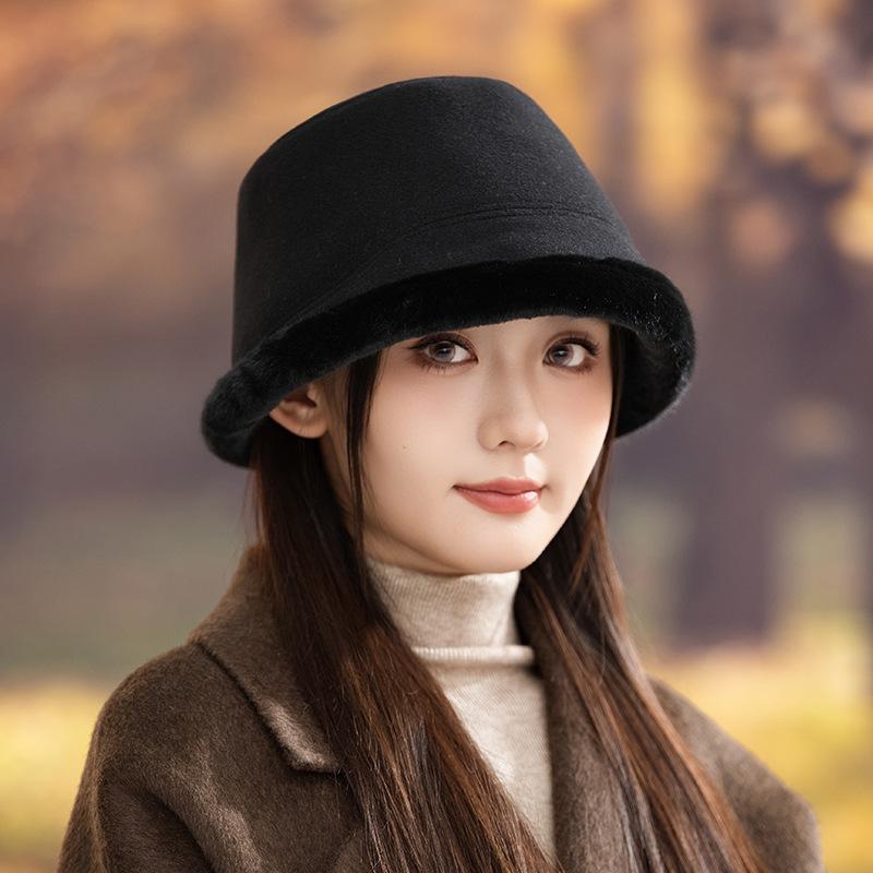 Japanese Velvet Thickened Fisherman Hat for Women In Autumn and Winter Casual Versatile Plush Hat Showing Face Small Windproof and Warm Basin Hat