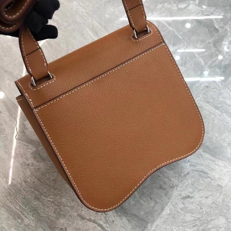 2026 New Leather Women's Bag Palm Pattern Leather D Buckle Honey Hip Curved Bottom Butt Bag, Single Shoulder Oblique Span Bag Cross-border Wholesale