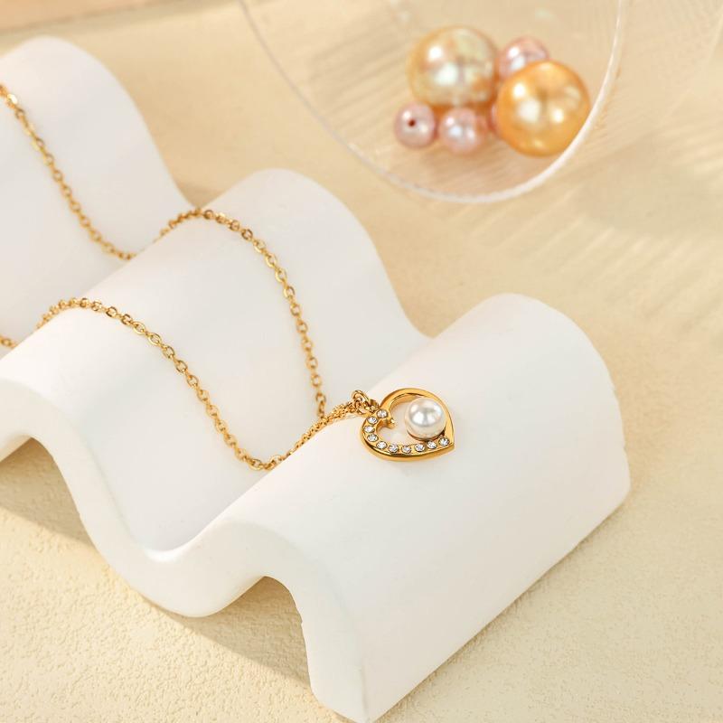 Love Necklace Female Versatile Design Sense K Gold-plated Titanium Steel Non-fading High-end Pearl Element Jewelry