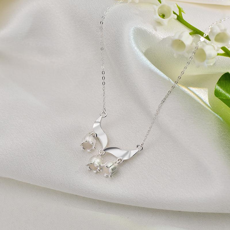 Gebürstete Glockenorchideen-Halskette für Damen Leichter Luxus Hochwertige Schlüsselbeinkette Exquisites Halskettenornament mit einem kleinen Sinn für Design