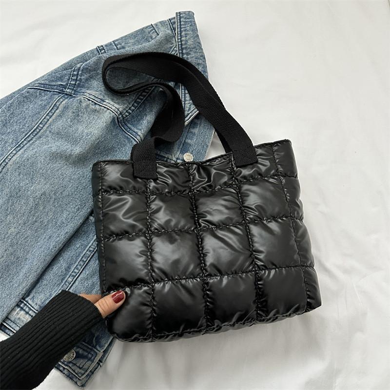 Fashionable 2023 Women s Street Style Tote Bag With Unique Retro Design And Spacious Interior чёрный