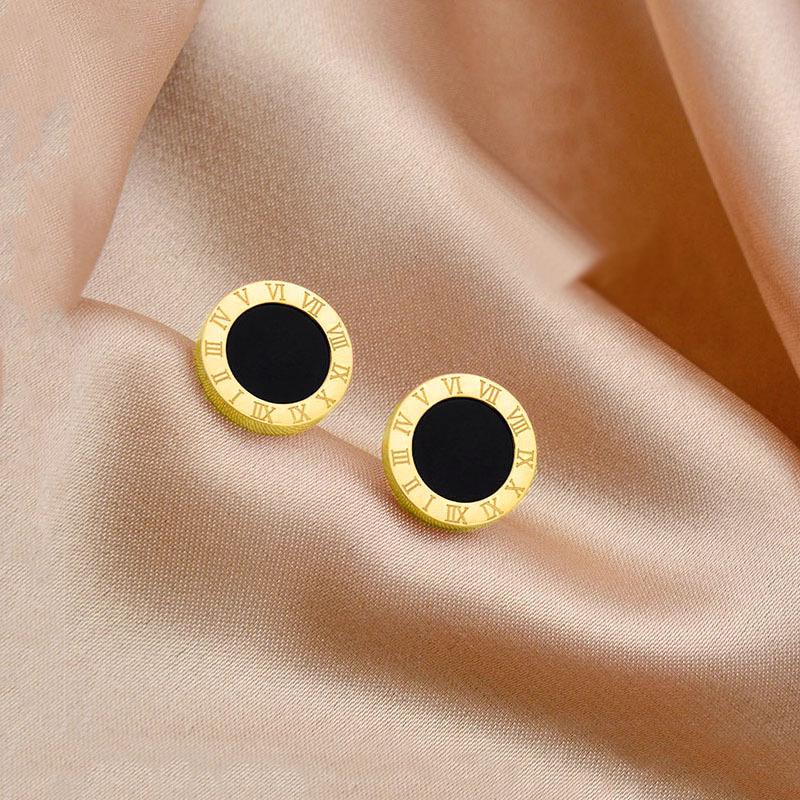 Women's Black & White Roman Numeral Titanium Necklace Set – Double-Sided, High-End, Non-Fading Fashion Clavicle Chain.