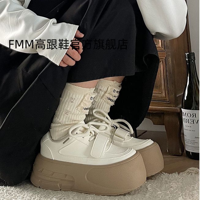 

2025 новая весна круглый носок универсальные с высоким чувством увеличенная платформа белые туфли ретро легкие студенческие повседневные кеды 40