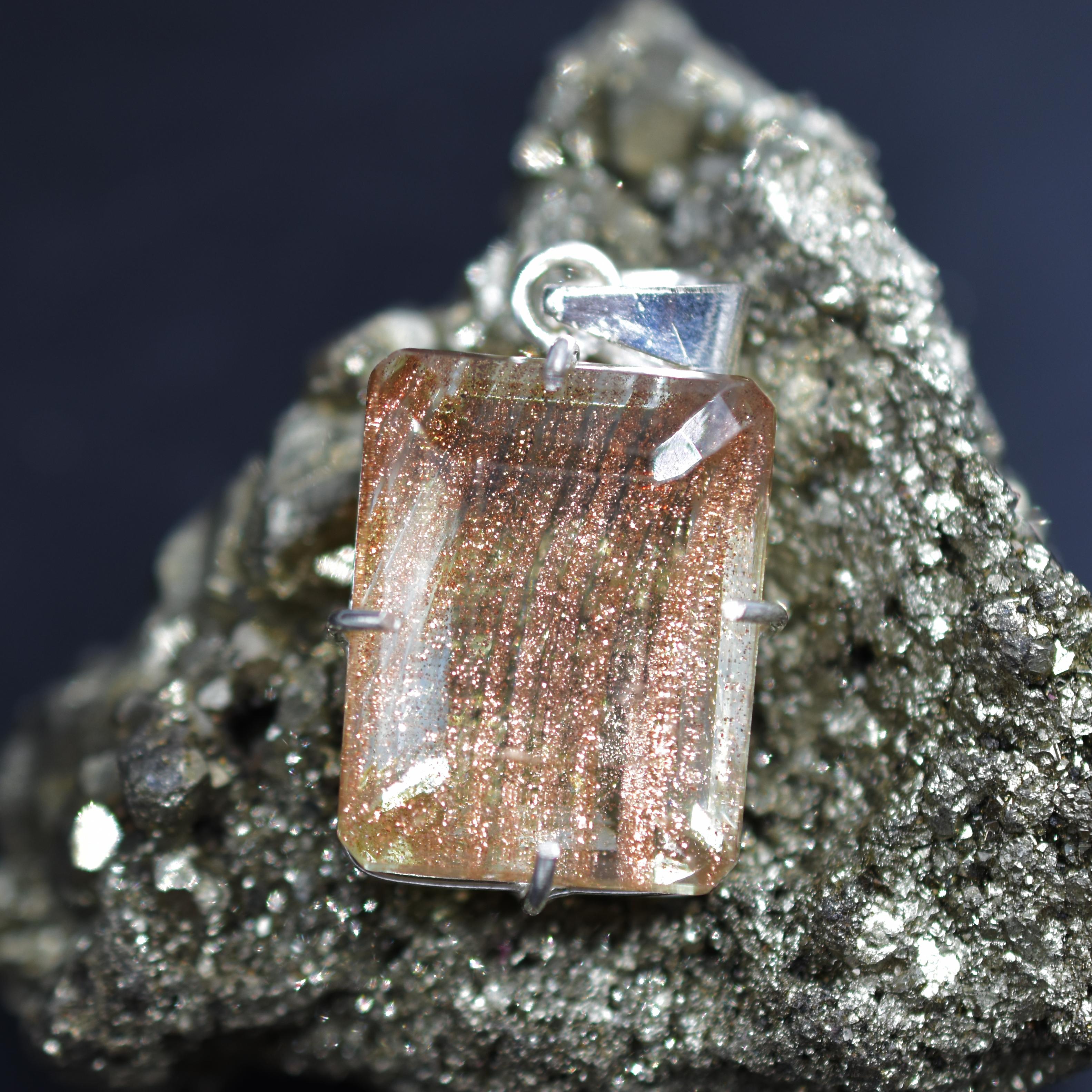 

104.45 Ct CERTIFIED Natural SUNSTONE Gems 925 Sterling Silver Pendant For Gift my-365-k 41.5 mm approx золотистий