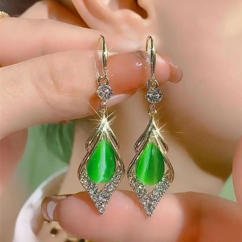 

Модный тренд Уникальный дизайн Элегантные Изысканные Легкая роскошь Ромбовидные Циркониевые Серьги для Женщин Женские Ювелирные изделия Вечеринка Подарок