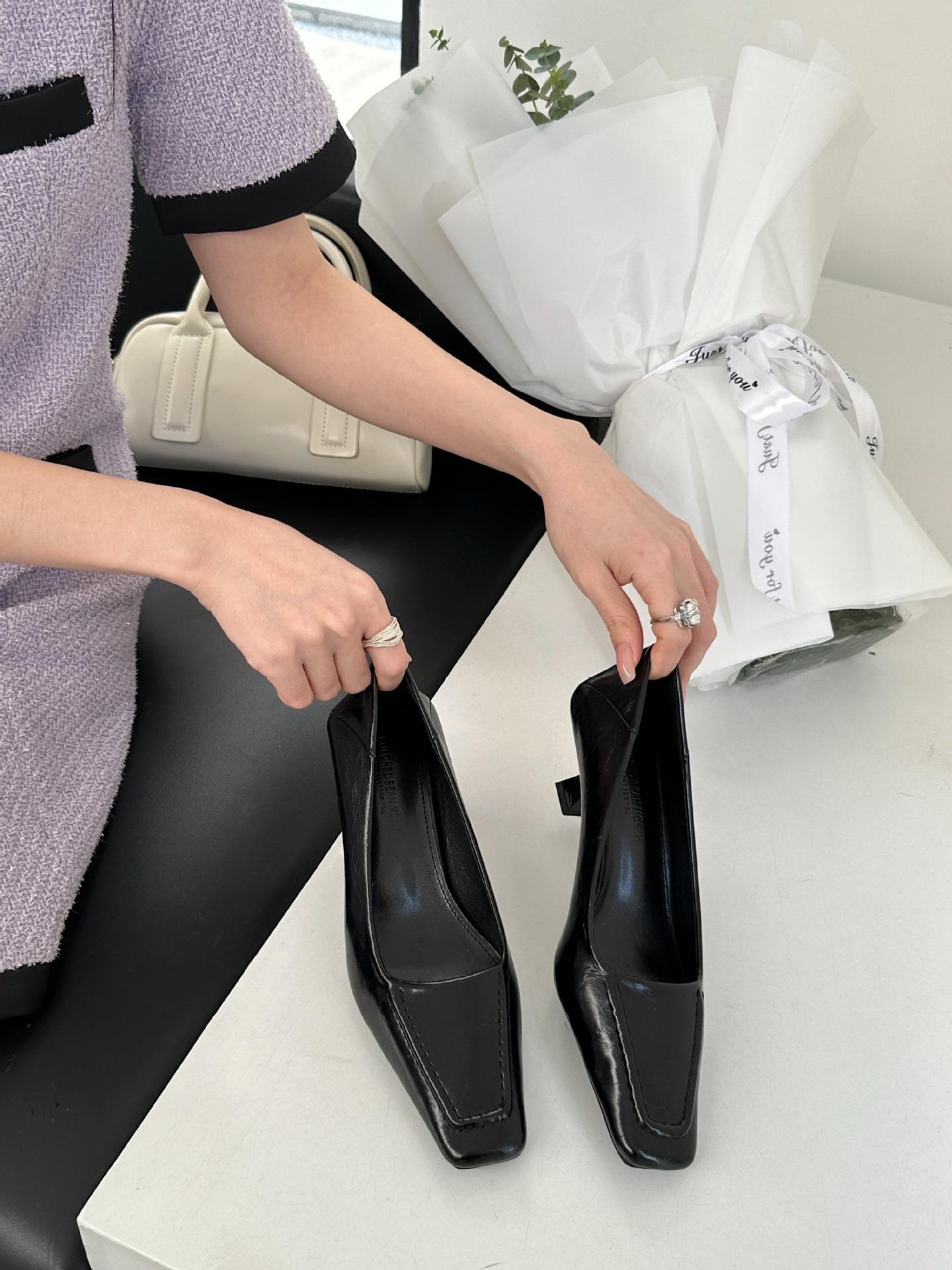 

Spring new single shoes 2025 spring women s square head French retro high heels women s thin heels high-end soft-soled women s shoes 35