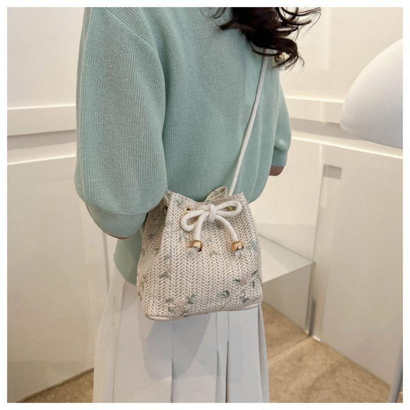 Cute Luxury Straw Woven Shoulder Crossbody Bucket Bag New Casual Summer Travel Beach Women Trendy Crossbody Handbags for Travel