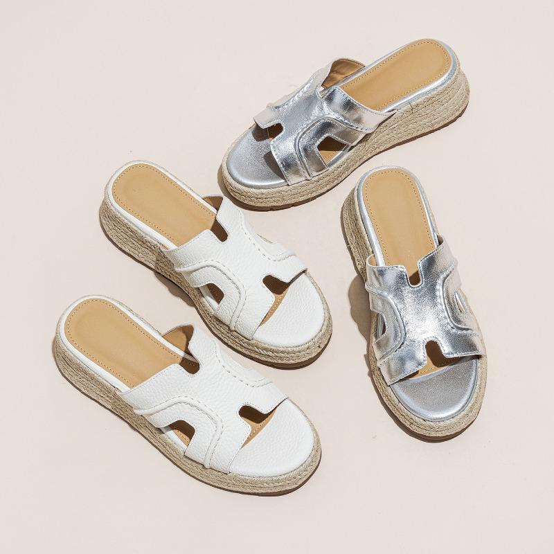 Versatile outer wear holiday style comfortable open-toed sandals new retro straw thick sole one-word fashion sandals
