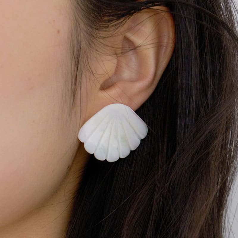 Geegee Sector Shell Earring