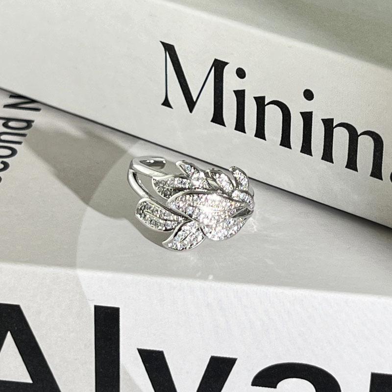Light luxury Internet celebrity mix and match personalized flower bow fashion ring women full of diamonds flower language niche cold wind ring tide