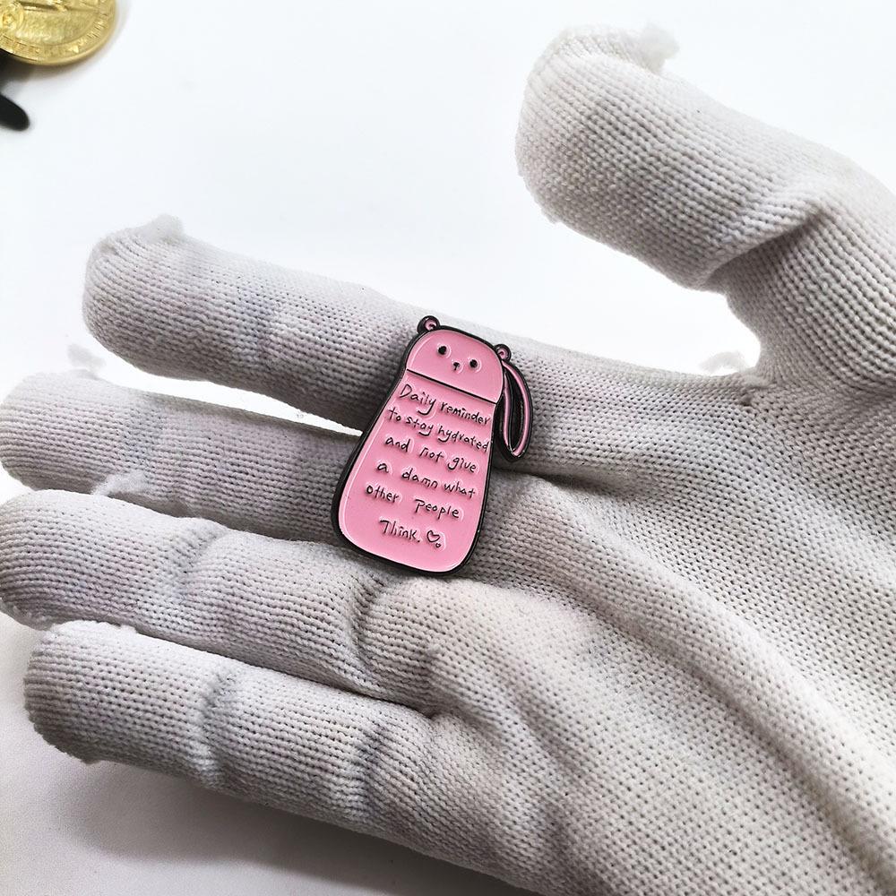 Stay Hydrated Cartoon Cat Brooch: Pink Water Bottle Badge for Backpacks