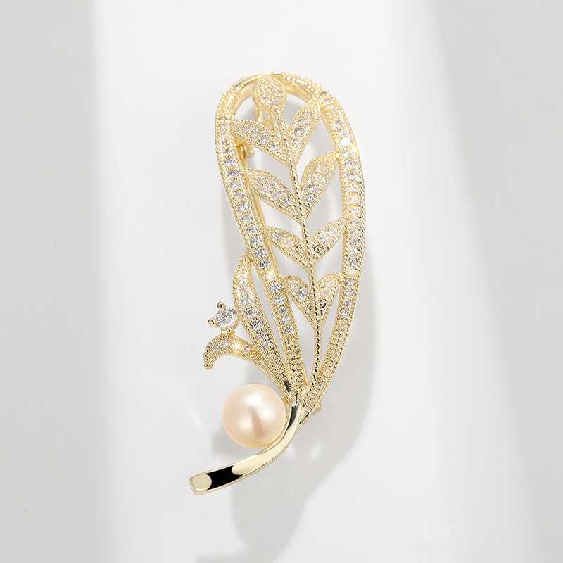 Luxury Jewelry Pearl New Seiko Elegance Temperament Feather Pearl Brooch Fashion Versatile Corsage Pin