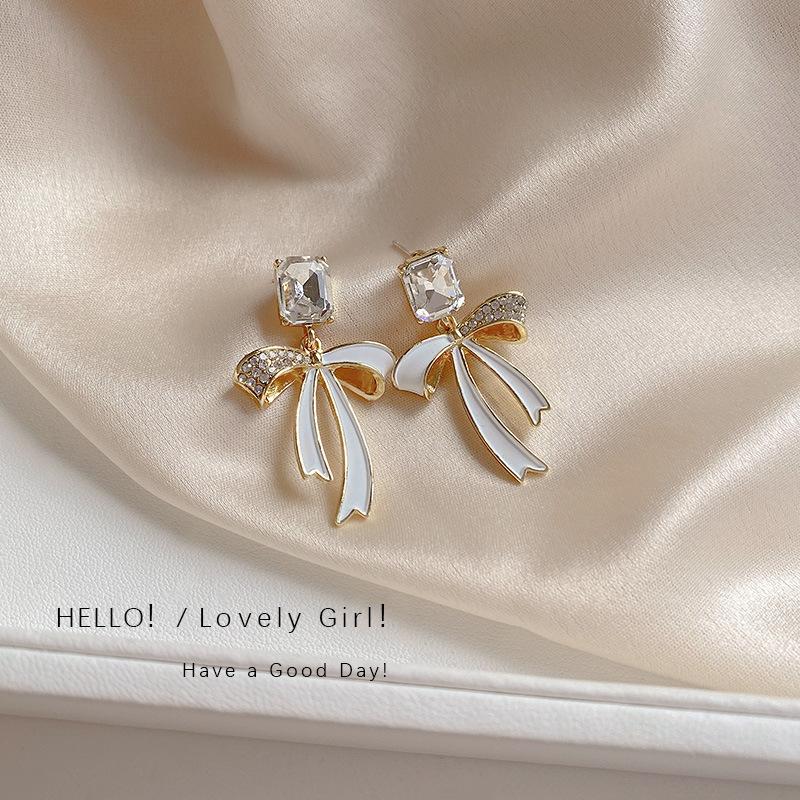 Korean Style Fashion Pearl Camellia Earrings For Women Girls Crystal Pendant Jewelry Lady Trendy Vintage Accessories Ear Rings