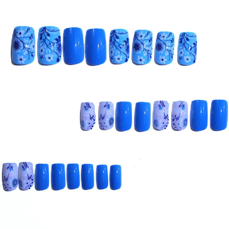 Europejski & Amerykański Zestaw Błękitnych Kwiatowych Końcówek do Paznokci - 24 Średnie Prostokątne Sztuki
