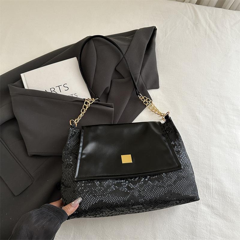 Internet celebrity fresh casual fashion small square bag women 2025 summer simple commuter shoulder bag Korean version fashion messenger bag
