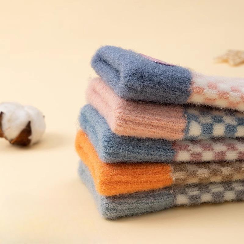 Winter Women's Warm Gloves Knitted Yarn Outdoor Sports Cycling Windproof Five Finger Touch Screen Gloves