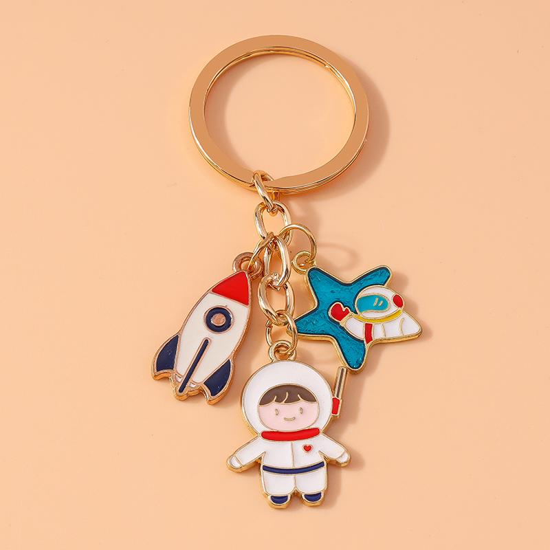 Cute Enamel Astronaut Keychain Star Moon Key Rings Pendants for Key Holder Women Girls Handbag Pendants DIY Jewelry Gifts