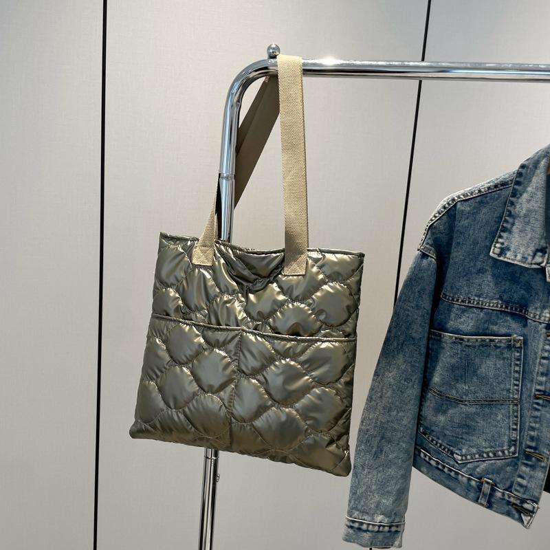 

Популярная в этом году модная корейская версия ретро сумка-портфель женская 2025 новая нишевая ins сумка-тоут на одно плечо под мышкой золотой