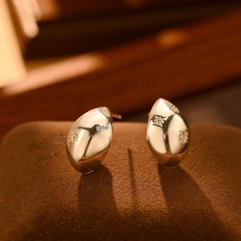 Silver Needle Geometric Heart Hoop Earrings - Retro & High-End Style for a Bold Look