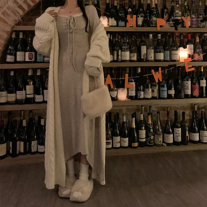 Conjunto de Cárdigan de Punto de Manga Acampanada y Vestido para Mujer de Tallas Grandes