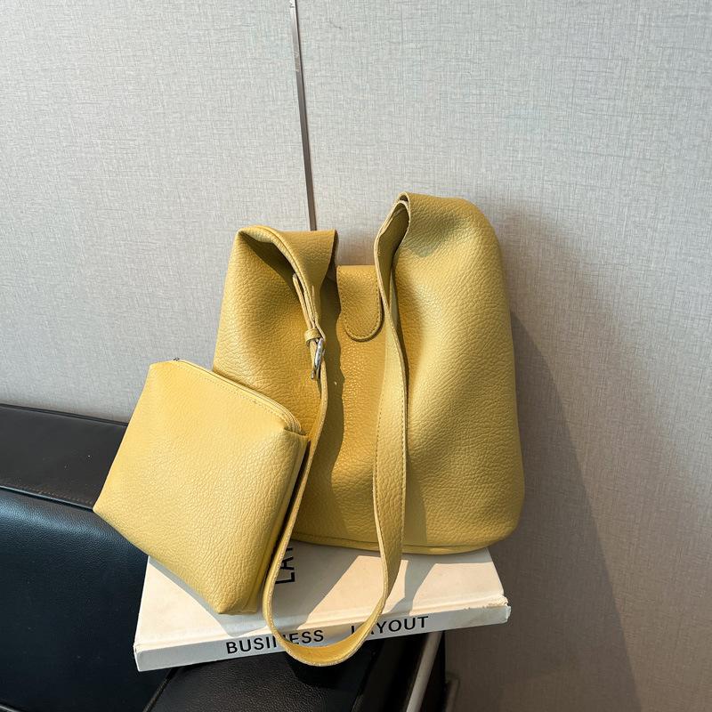 Large capacity casual messenger bag women's summer new fashion simple shoulder bag commuter bucket bag