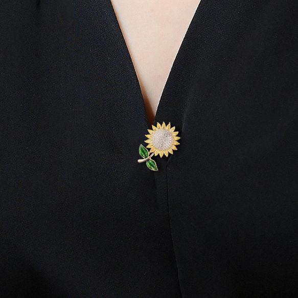 Sunward Growth Sunflower Brooch: Elegant Women's Corsage Pin for College Entrance Suits