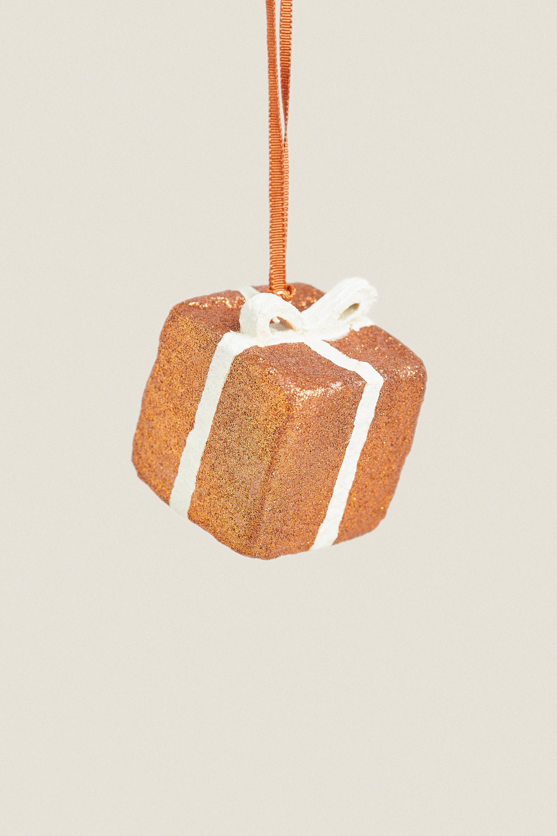 

GIFT CHRISTMAS DECORATION