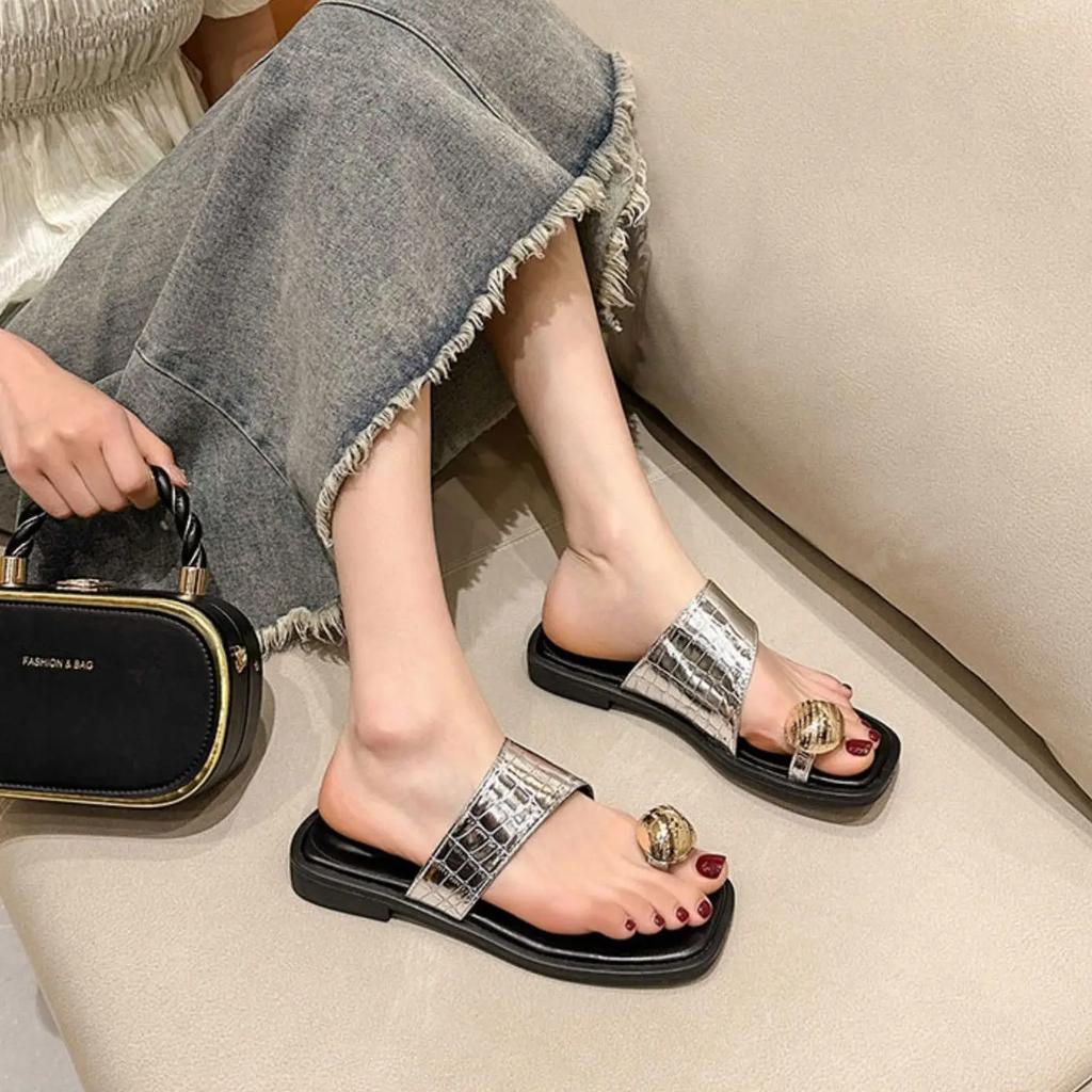Fashion Metal Decoration Flat Slides Unique Designer Luxury Women's Slippers and Ladies Sandals On Promotion Korea Style Original Shoes